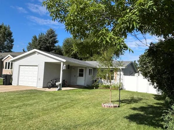343 Tabor Dr, Killdeer, ND 58640