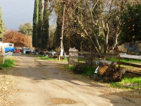82 N Piedra Rd, Sanger, CA 93657