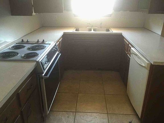 5th image of 4712 Leslie Dr