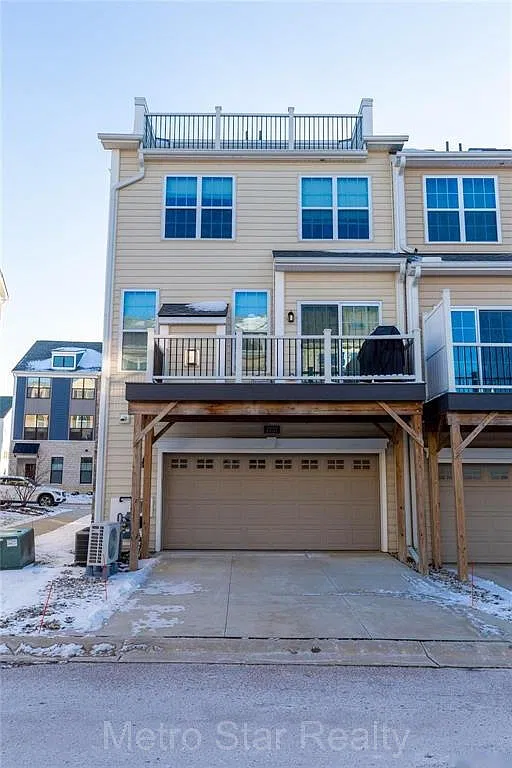 4 bed, 3.5 bath, 2686 sqft, $4,000 — Photo 2
