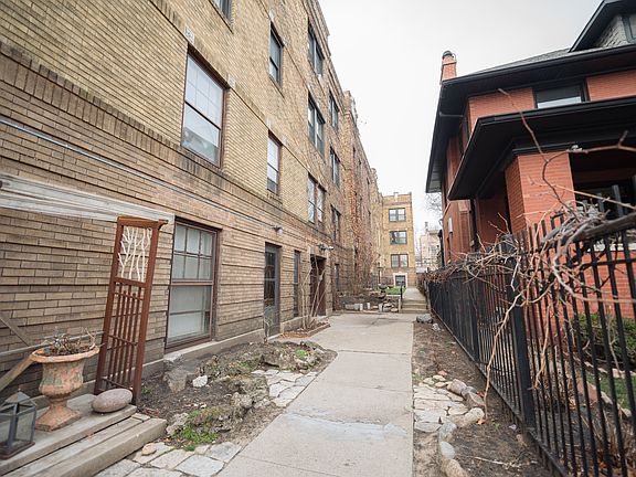 2nd image of 1434 W Jarvis Ave
