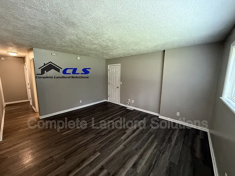 2906 E Haythorne Ave — Photo 1