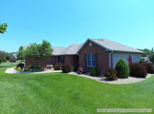10 Hand Ln, Eldon, MO 65026
