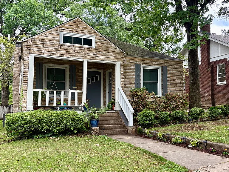 211 N Spruce St — Photo 1