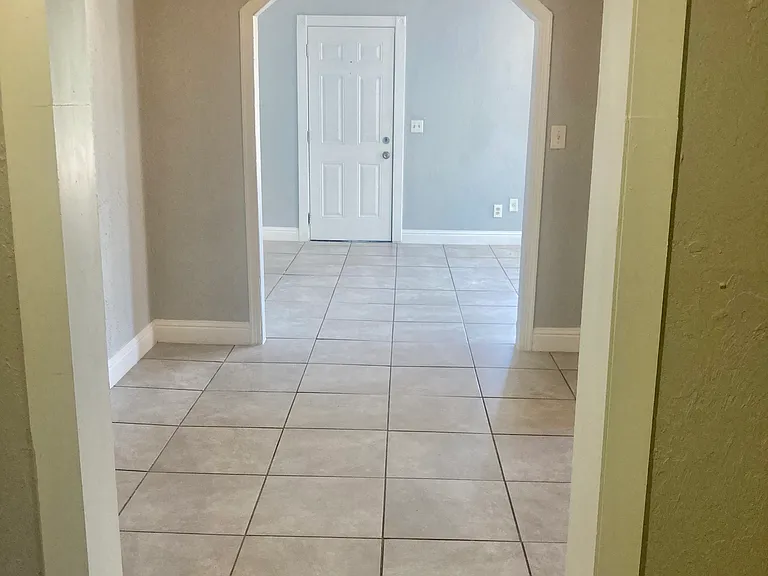 4704 N Mueller Ave — Photo 12