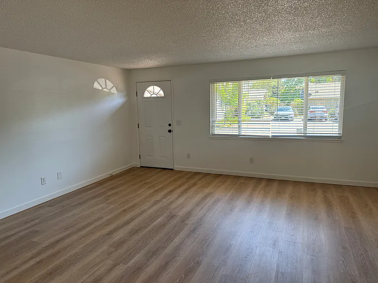 1152 NE 17th Ave — Photo 15