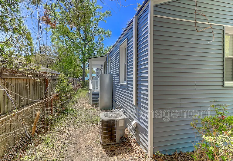 5002 Alpha St — Photo 7