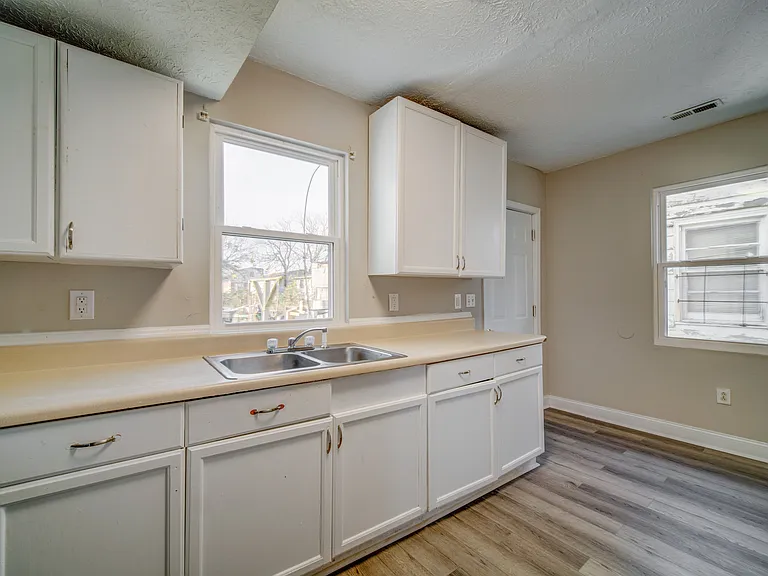 2727 Tate St #2727 — Photo 8