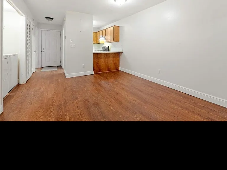 1101 Green Tree Ct #B — Photo 19