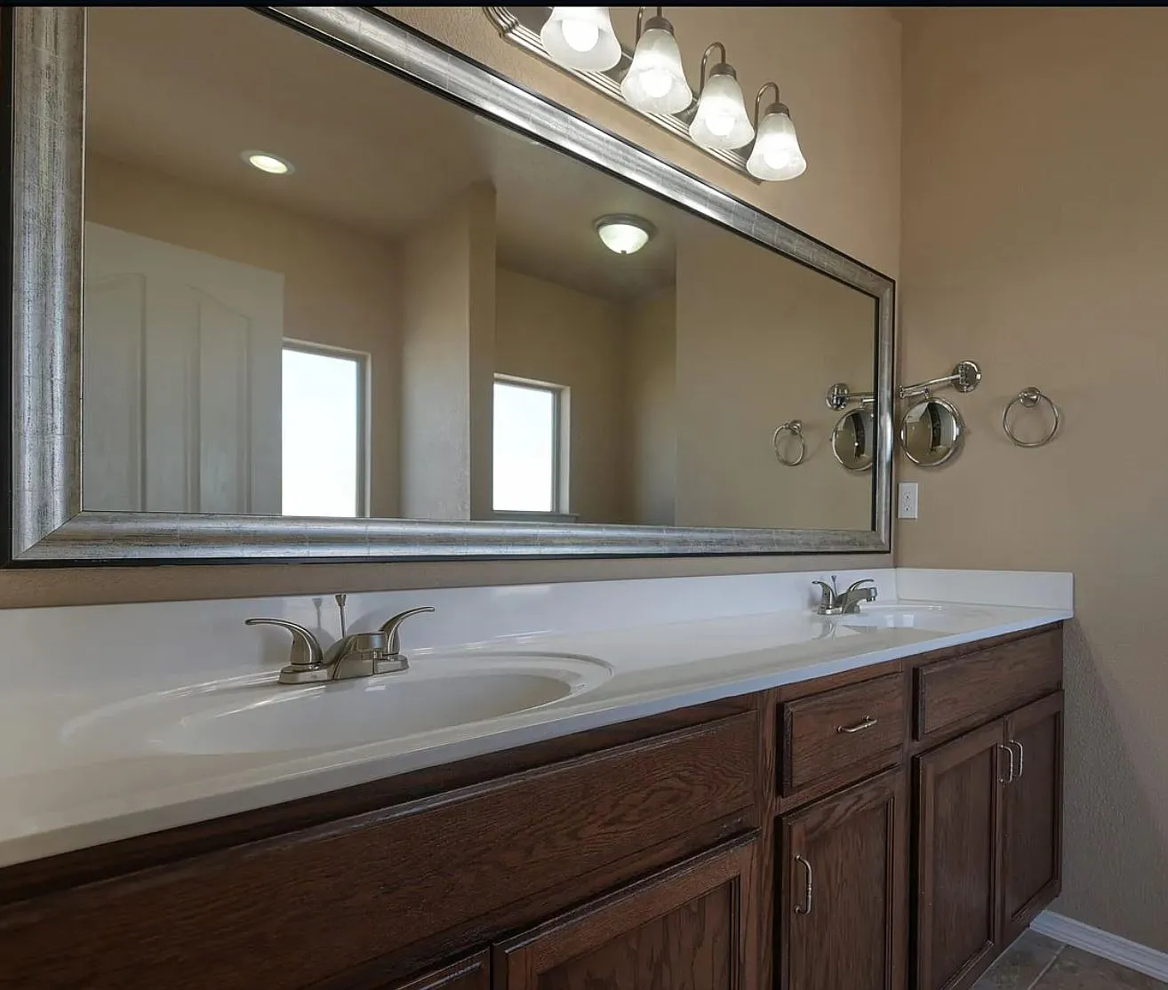 4 bed, 1569 sqft, $1,850 — Photo 3