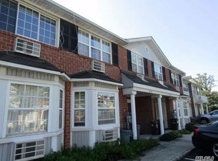 8275 Country Pointe Cir, Jamaica, NY 11427