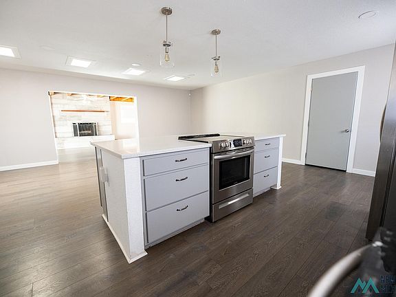 4th image of 1301 Estancia Ave