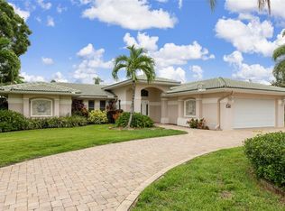 1800 Tanglewood Dr NE, Saint Petersburg, FL 33702