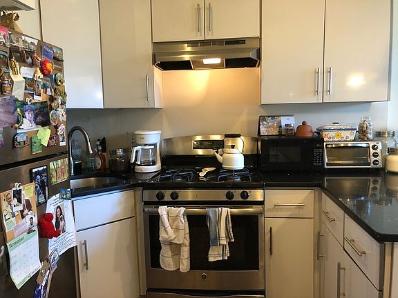 4th image of 744A Willoughby Ave #4D