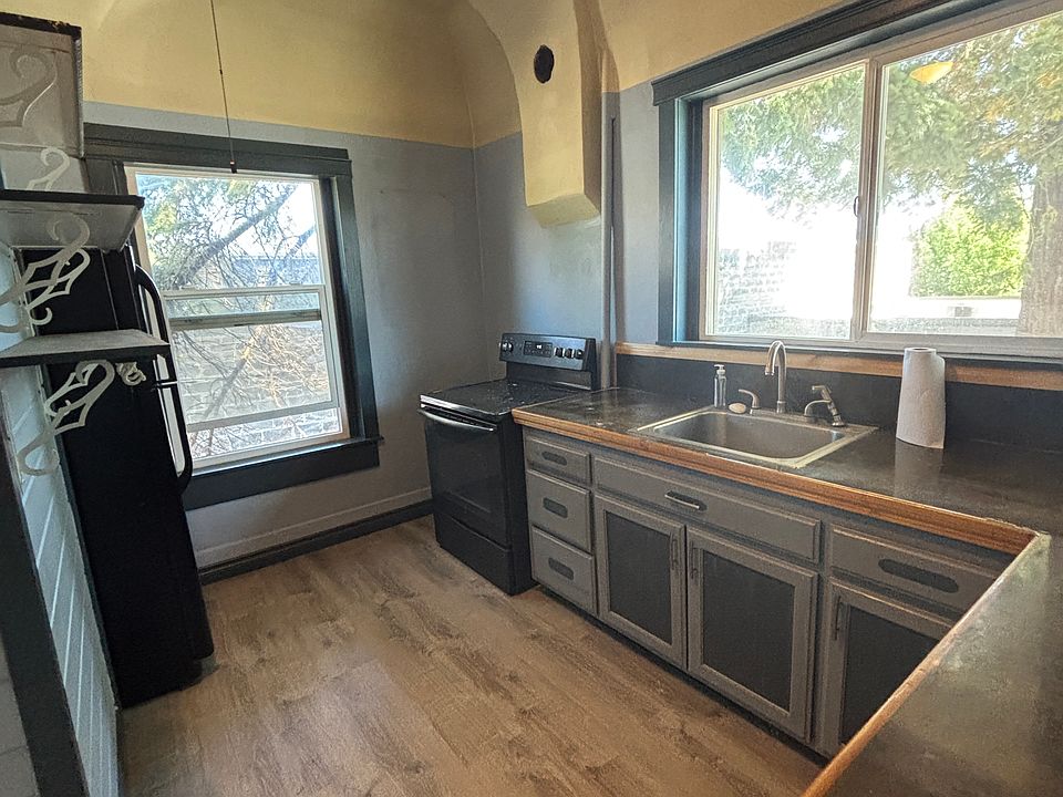 2nd image of 213 SW 4th St #C