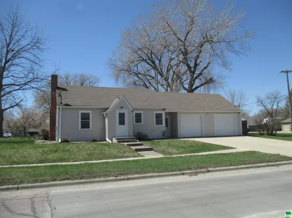326 Washington Ave, Sheldon, IA 51201