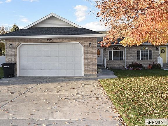 2nd image of 2955 E Courtyard Cir