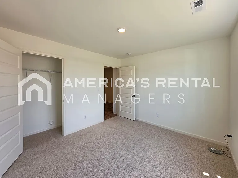 609 Aberdeen Trce — Photo 12