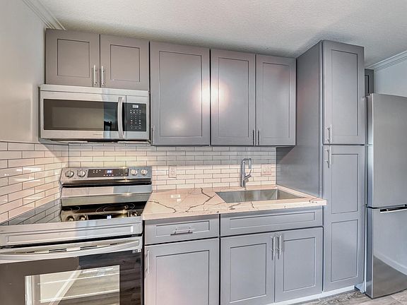 4th image of 1841 Fremont St APT 15
