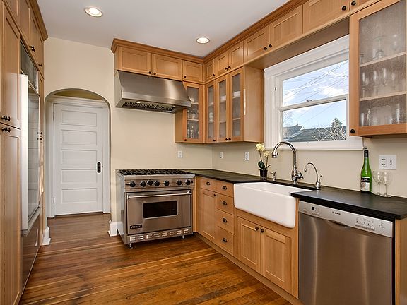 5th image of 515 W Blaine St