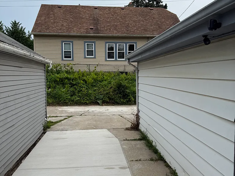 1005 E Holt Ave — Photo 13