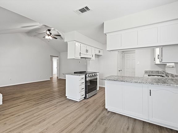 4th image of 7913 Pebblebrook Dr