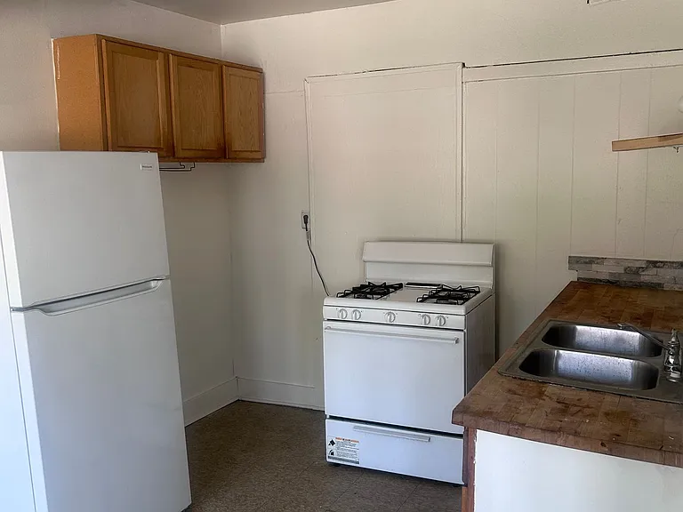 1625 W Keefe Ave — Photo 6