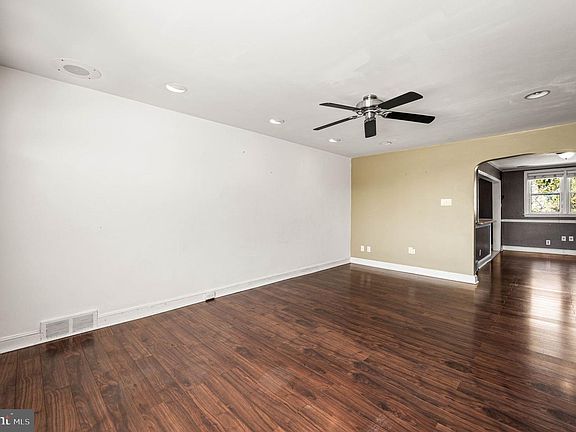 5th image of 751 Rively Ave