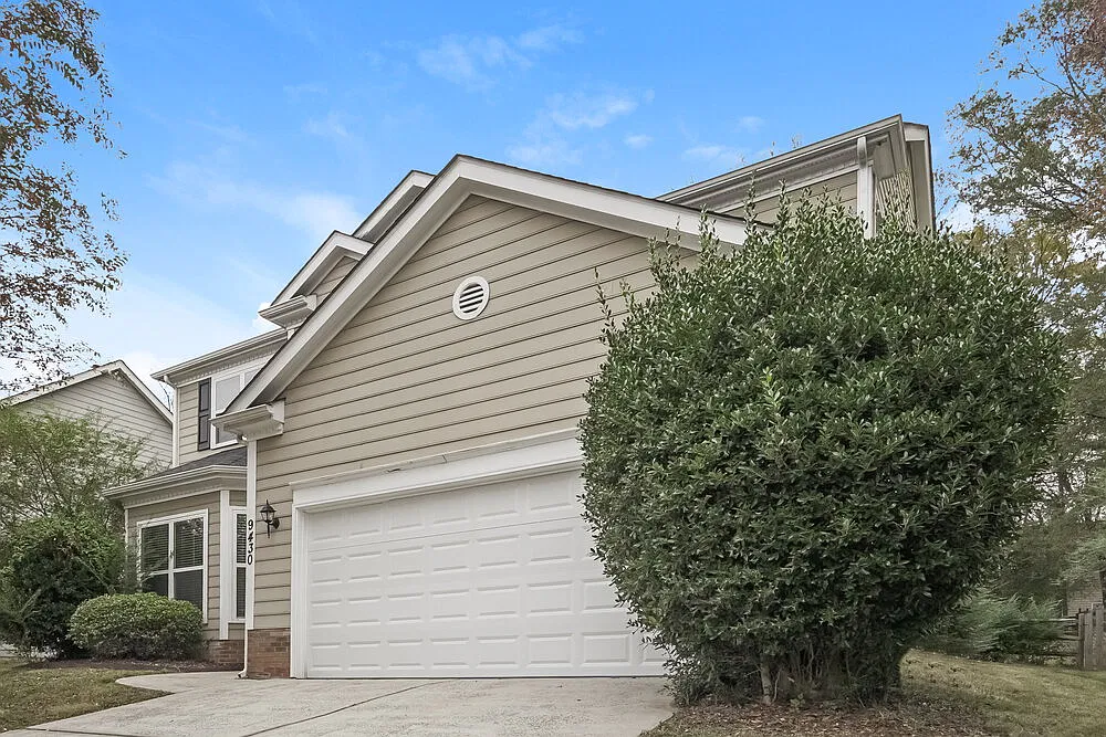 4 bed, 2.5 bath, 2380 sqft, $2,360 — Photo 4