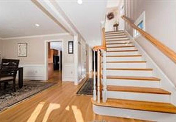 5th image of 227 Vernon St