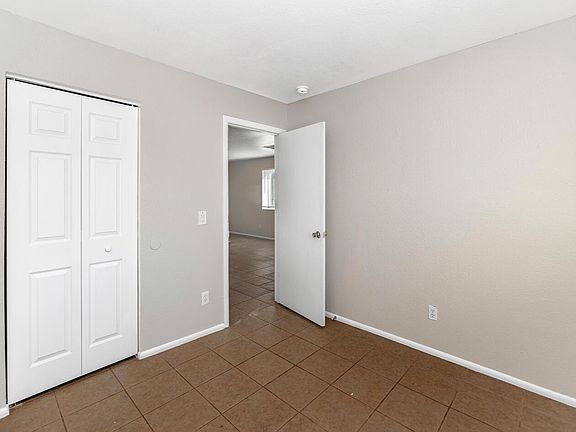 4th image of 2721 E Southgate Ave