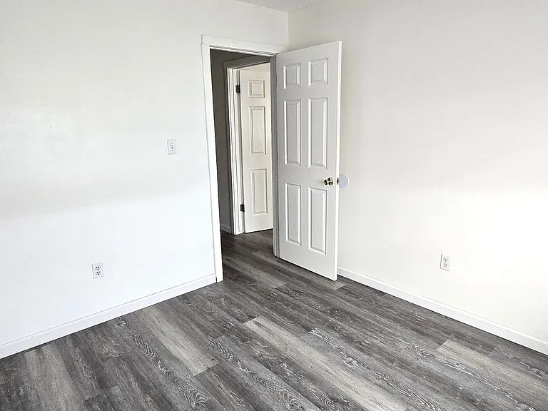 1001 Stanley Ave #1-13 — Photo 3
