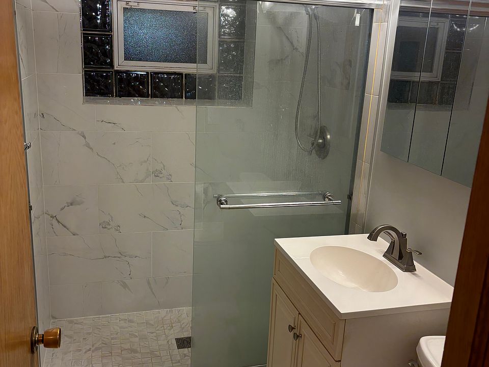 2nd image of 5916 W Montrose Ave #1R