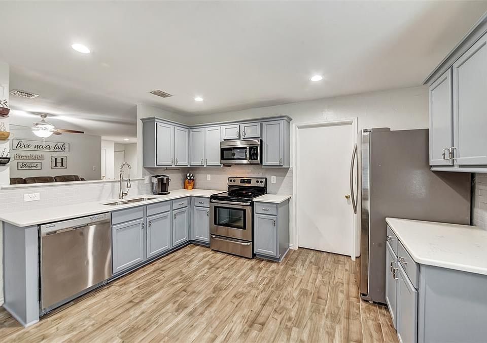 1st image of 2604 Peach Dr