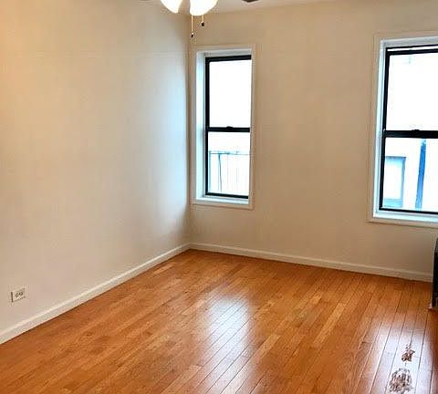 3rd image of 3116 32nd St APT 4C