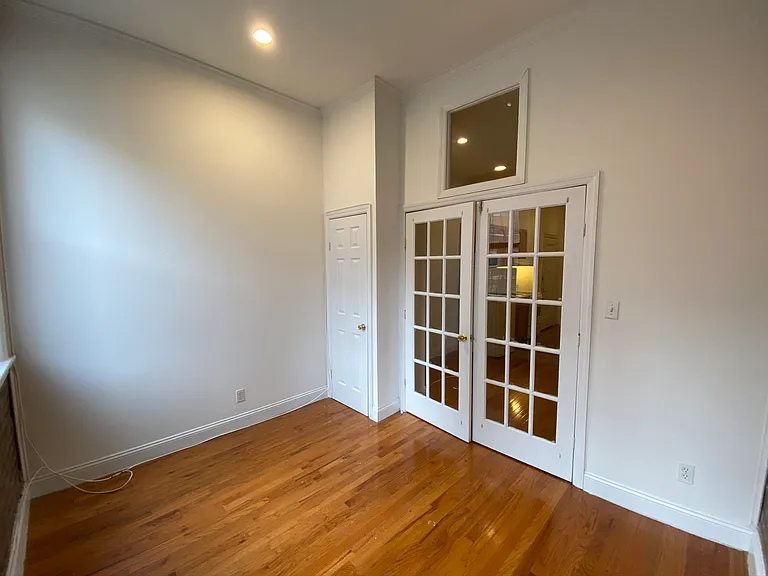 237 E 58th St #5B — Photo 4