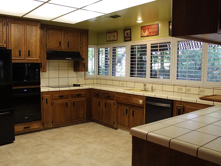 4301 Flintridge Dr — Photo 10