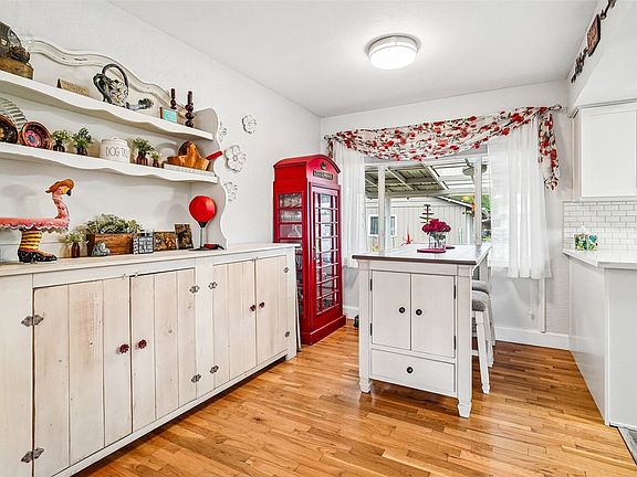 5th image of 708 5th Avenue SE