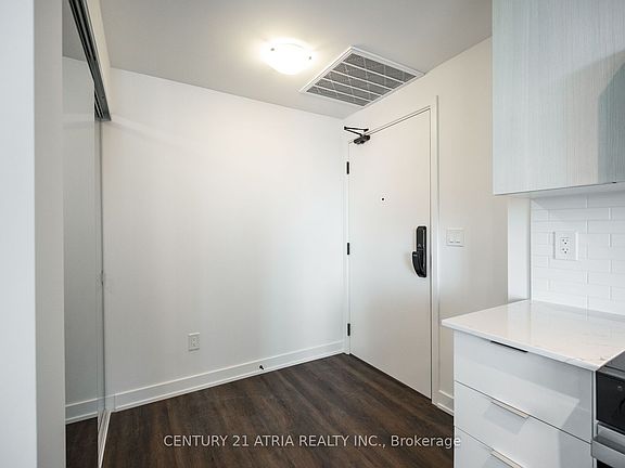 4th image of 2075 Lakeshore Rd #1109
