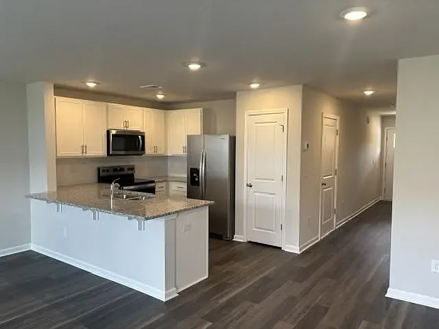 3 bed, 2.5 bath, 1450 sqft, $1,950 — Photo 2