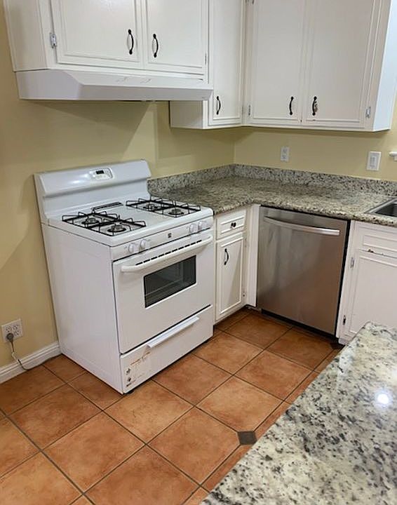 1st image of 211 Lea Ct