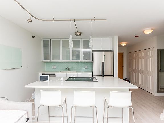 3rd image of 345 S Lasalle St #3107