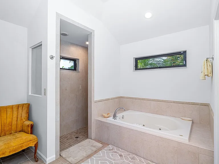 12775 Guilford Cir — Photo 17