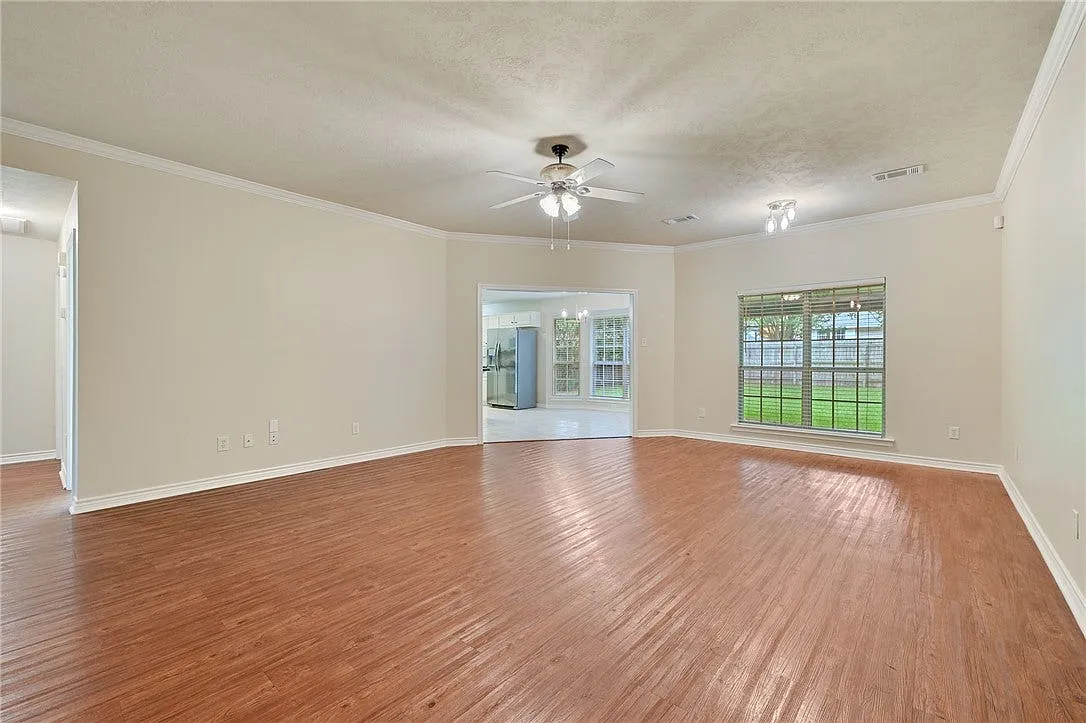 4 bed, 1732 sqft, $2,500 — Photo 2
