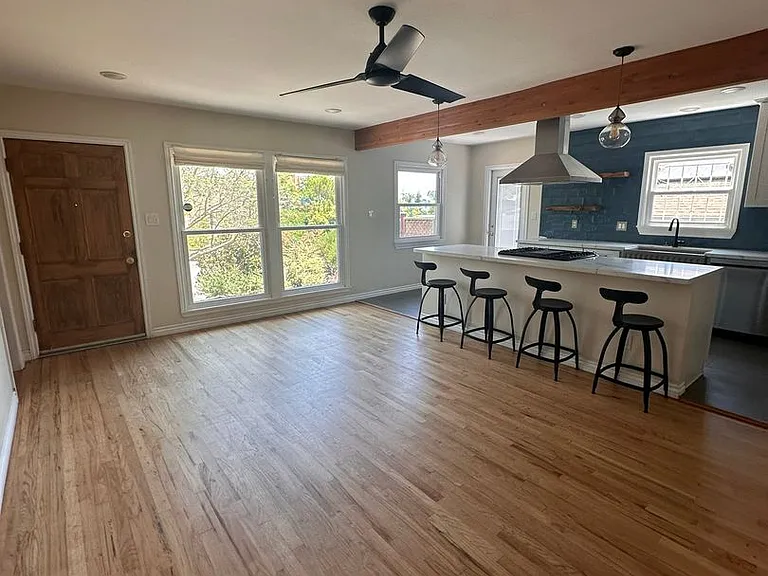 2152 Rexford Dr — Photo 6