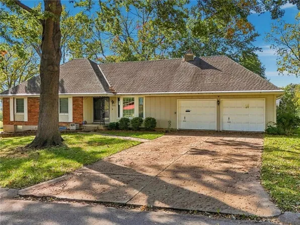 4722 Hedges Ave, Kansas City, MO 64133