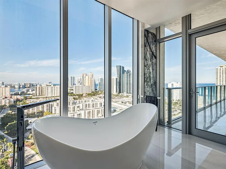 330 Sunny Isles Blvd #5-UPH04 — Photo 21