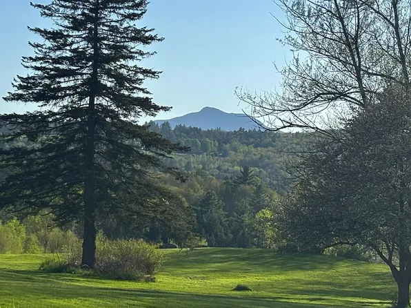 184 Sunset Dr, Waterbury Center, VT 05677