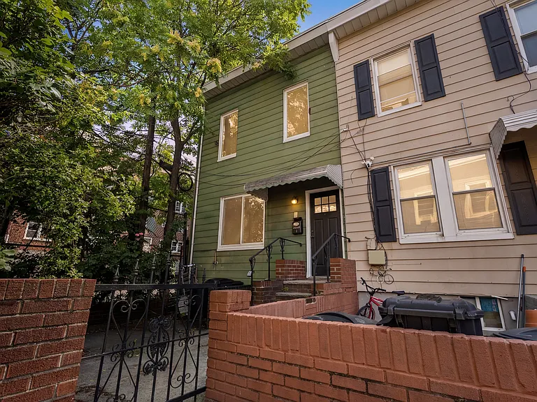 6 Rademan Pl — Photo 2