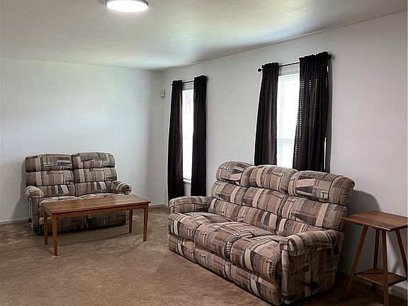 3rd image of 4258 Iroquois St